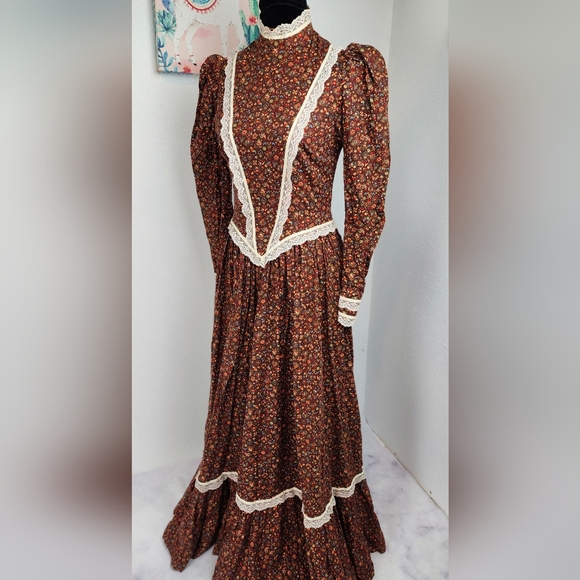 Hand crafted vintage 1970s Gunee Sax pattern Prarie cottagecore theater dress - Picture 16 of 16